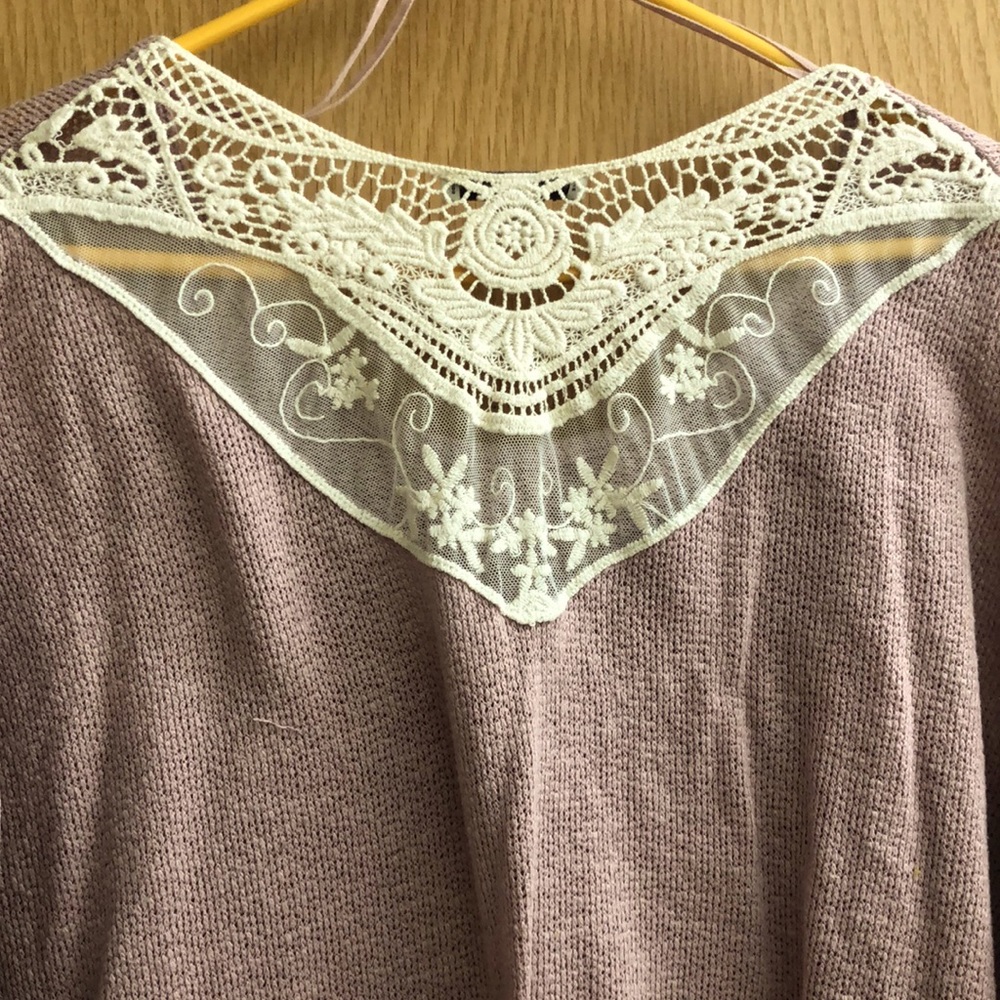 American eagle Dusty rose lace top